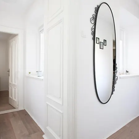 Central Square Slavuj