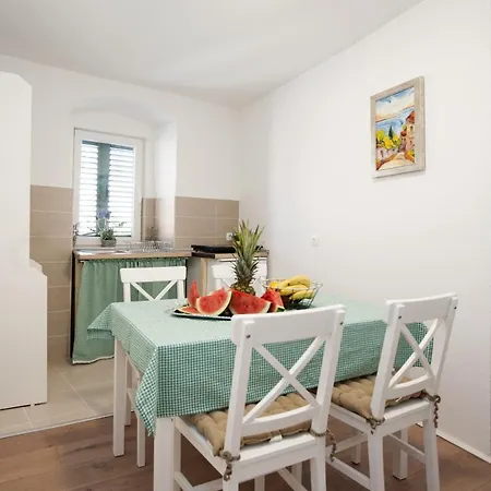 Central Square Slavuj *