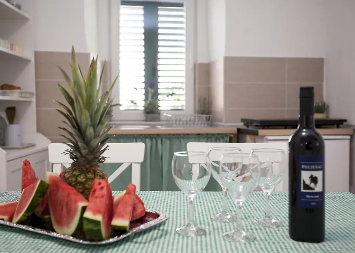 Central Square Slavuj 公寓 *