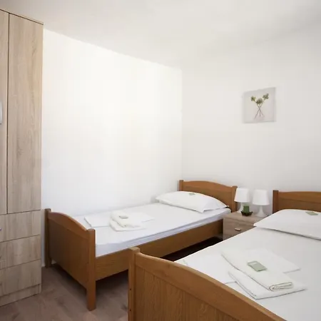 Central Square Slavuj Apartmán *