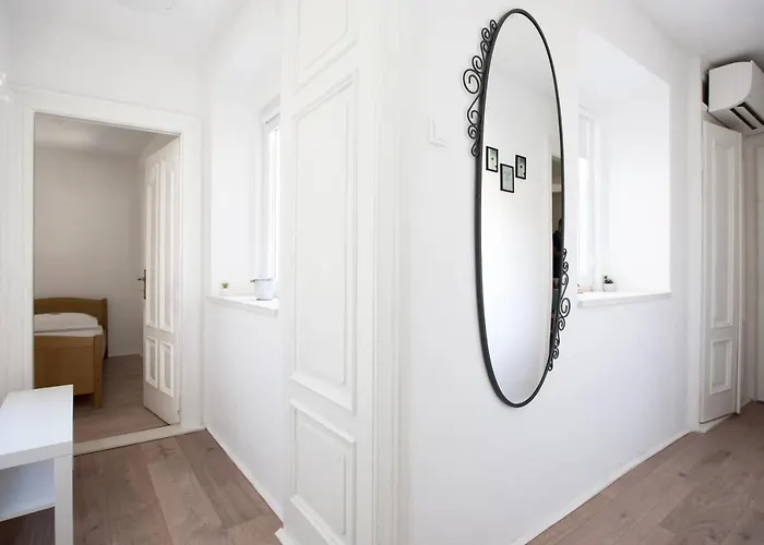 Central Square Slavuj