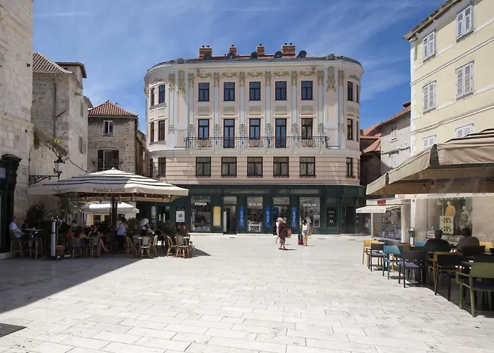 Central Square Slavuj Appartement *